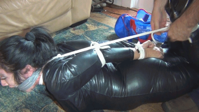 www.milfgigi.com - CAT BURGLAR COULDN'T FINISH THE JOB thumbnail