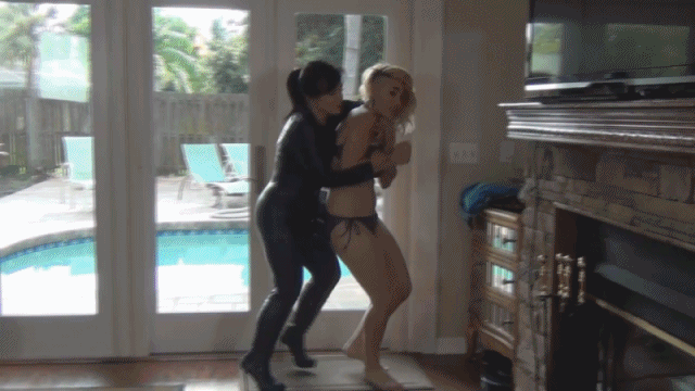 www.milfgigi.com - RICH BATHING BEAUTY NABBED BY CAT BURGLAR thumbnail